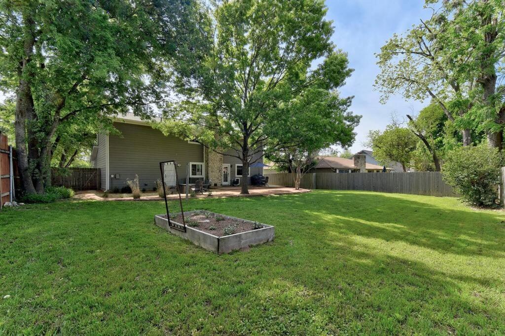 Remodeled 3Br, 2.5 Bath Retreat W/ Large Backyard Villa Austin Exterior photo